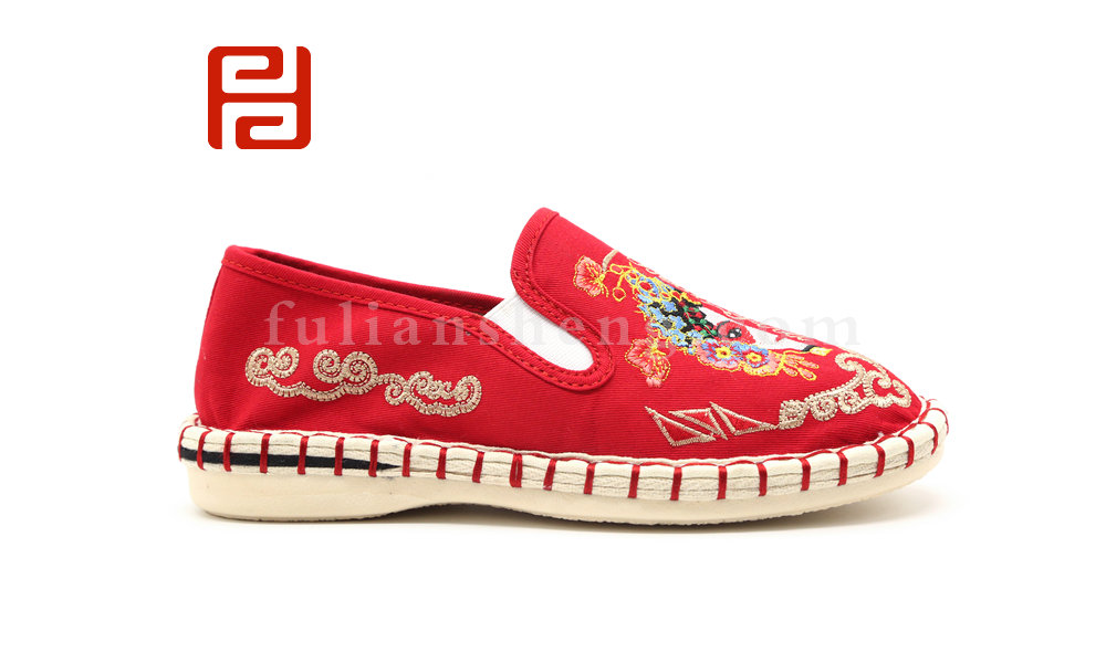福連升老北京布鞋女鞋網(wǎng)紅刺繡中國風(fēng)一腳蹬休閑鞋