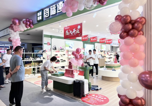 賀：福連升休閑鞋湖南長沙東方悅鄰mall新店開業(yè)！